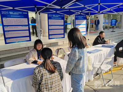 雁塔區(qū)人社局舉辦“人社工作進(jìn)園區(qū)”暨公共就業(yè)創(chuàng)業(yè)服務(wù)驛站授牌儀式， 推動(dòng)公共就業(yè)服務(wù)深入一線