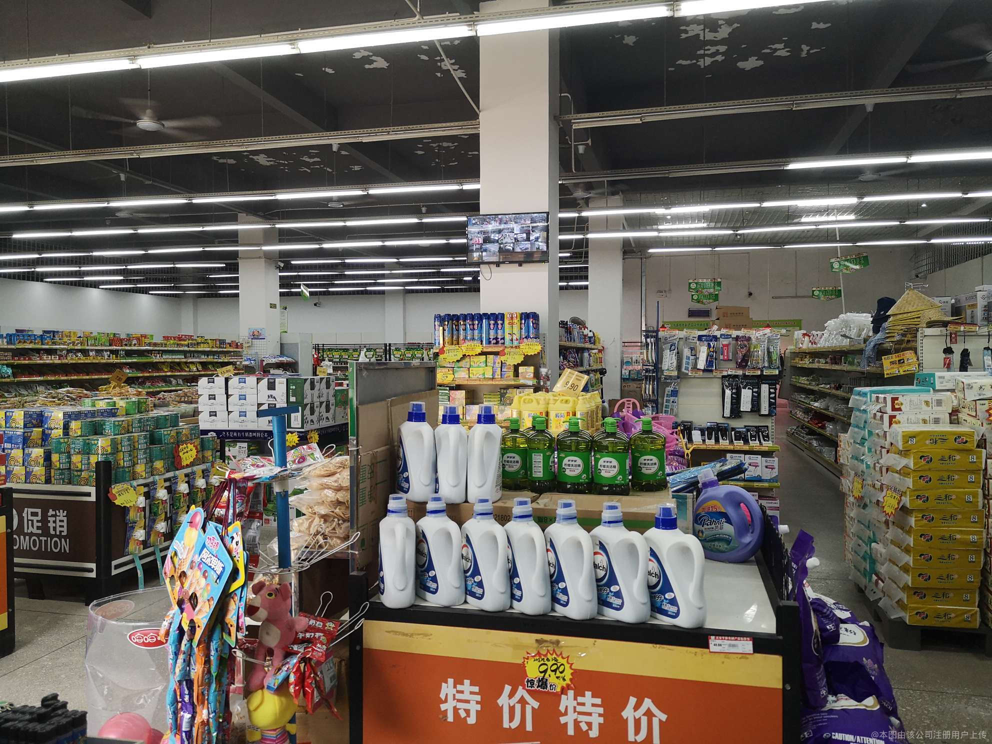 河源市源城區(qū)匯綠商行 時尚與品質(zhì)并重的服裝銷售新典范